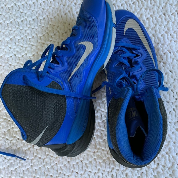 nike basketball blue shoes